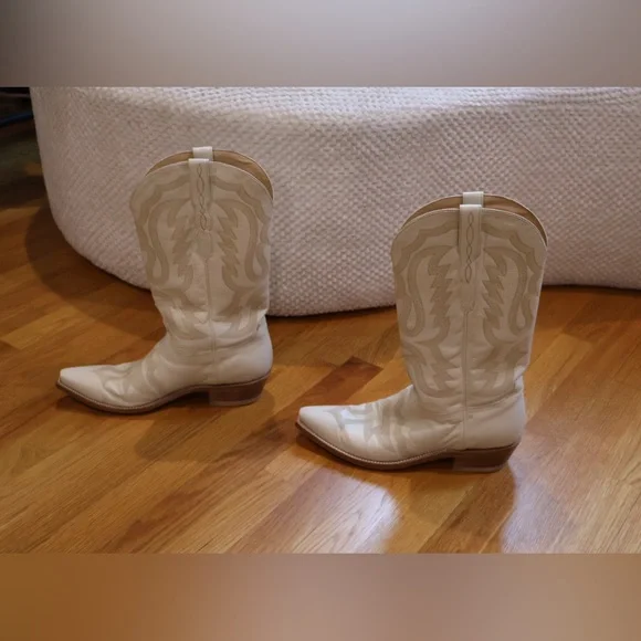 Lucchese Cream Heeled Western Boots - Picture 4 of 9